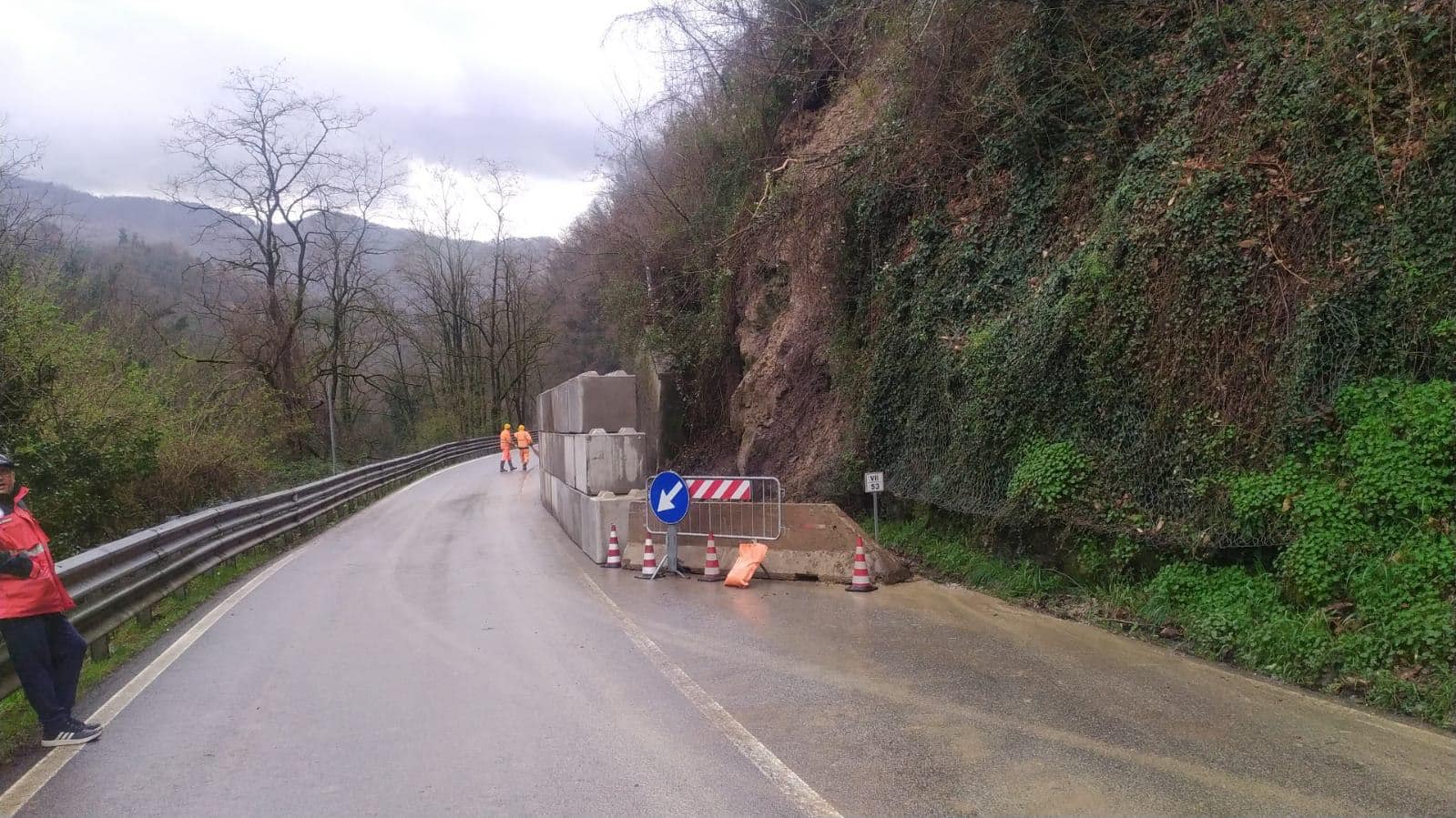Frana al Molin de'Fossi: riapre a senso unico  ....
